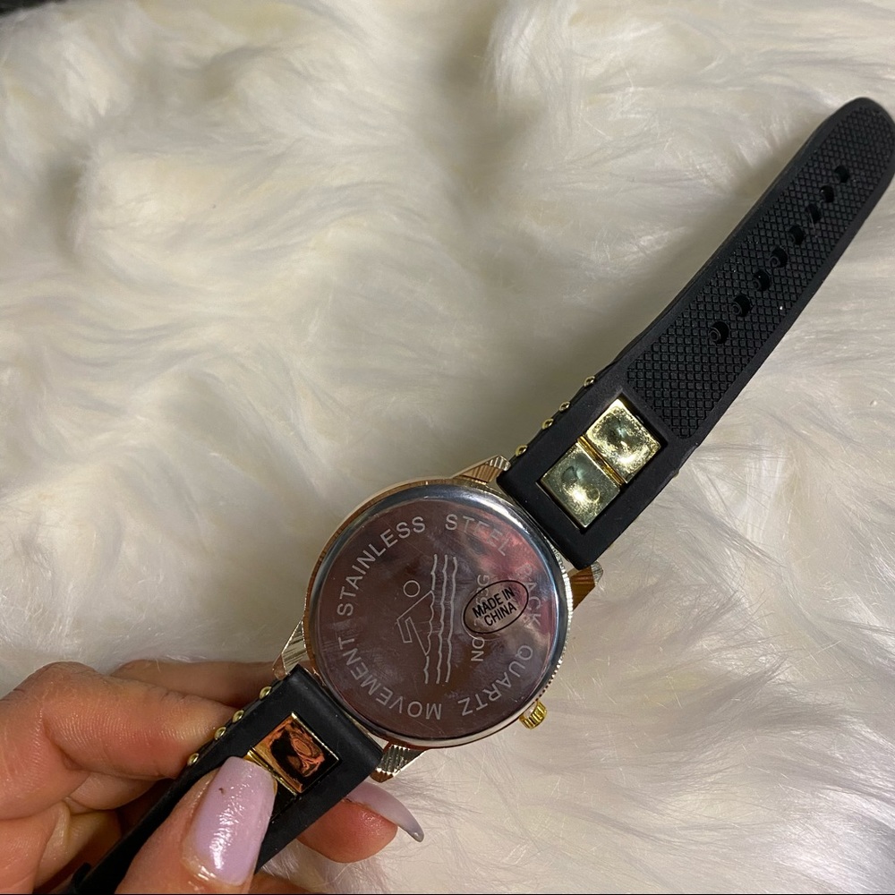 Watch - Picture 3 of 3